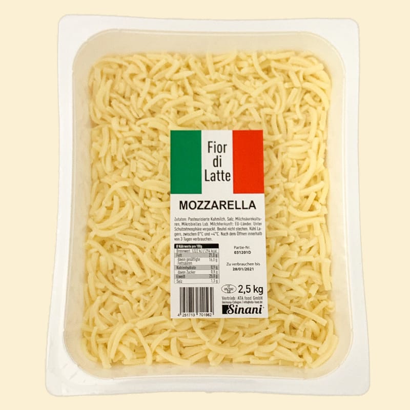 Mozzarella gerieben